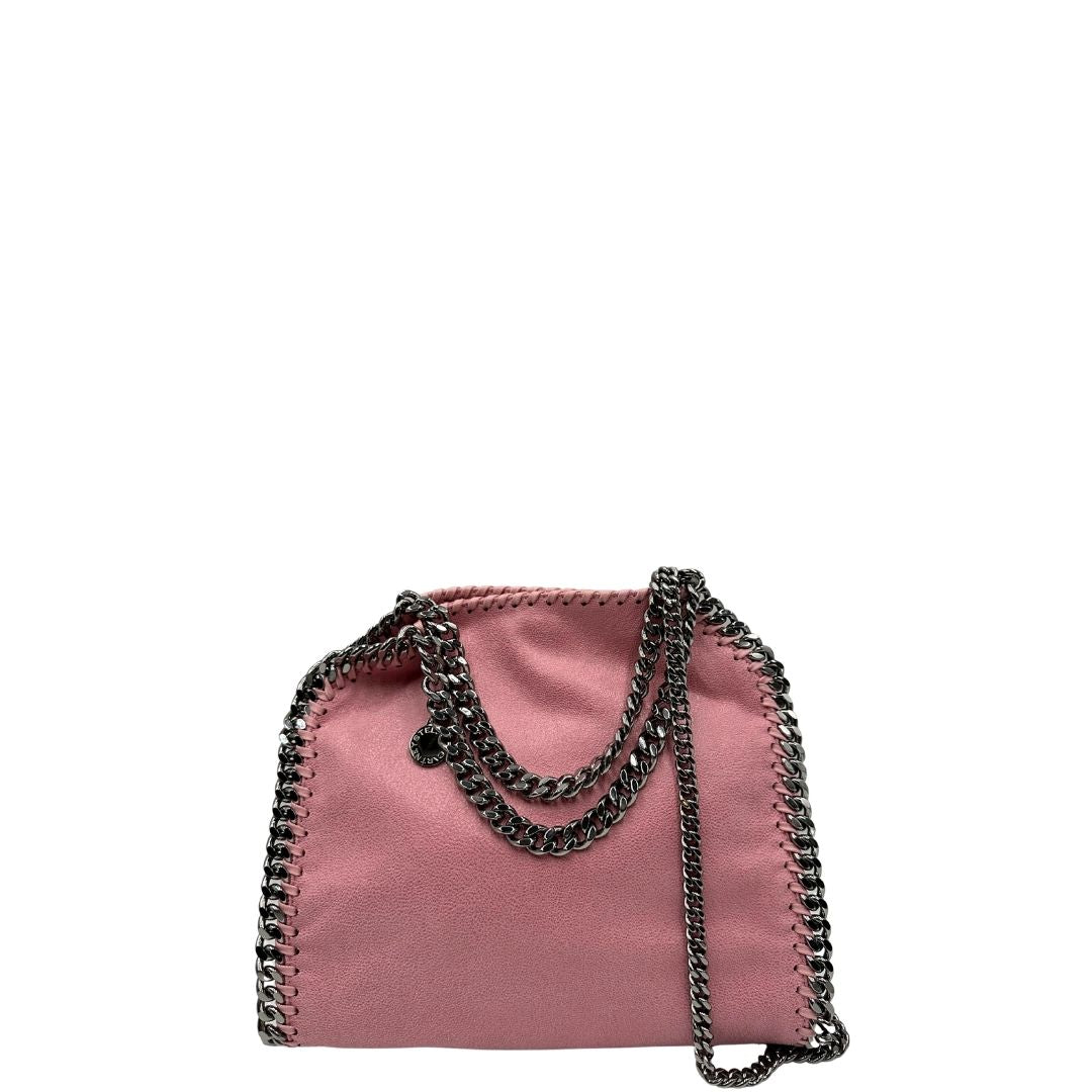 Front di una borsa Stella McCartney Falabella in tessuto vegano rosa con parti metalliche argentate. Completa di dustbag.