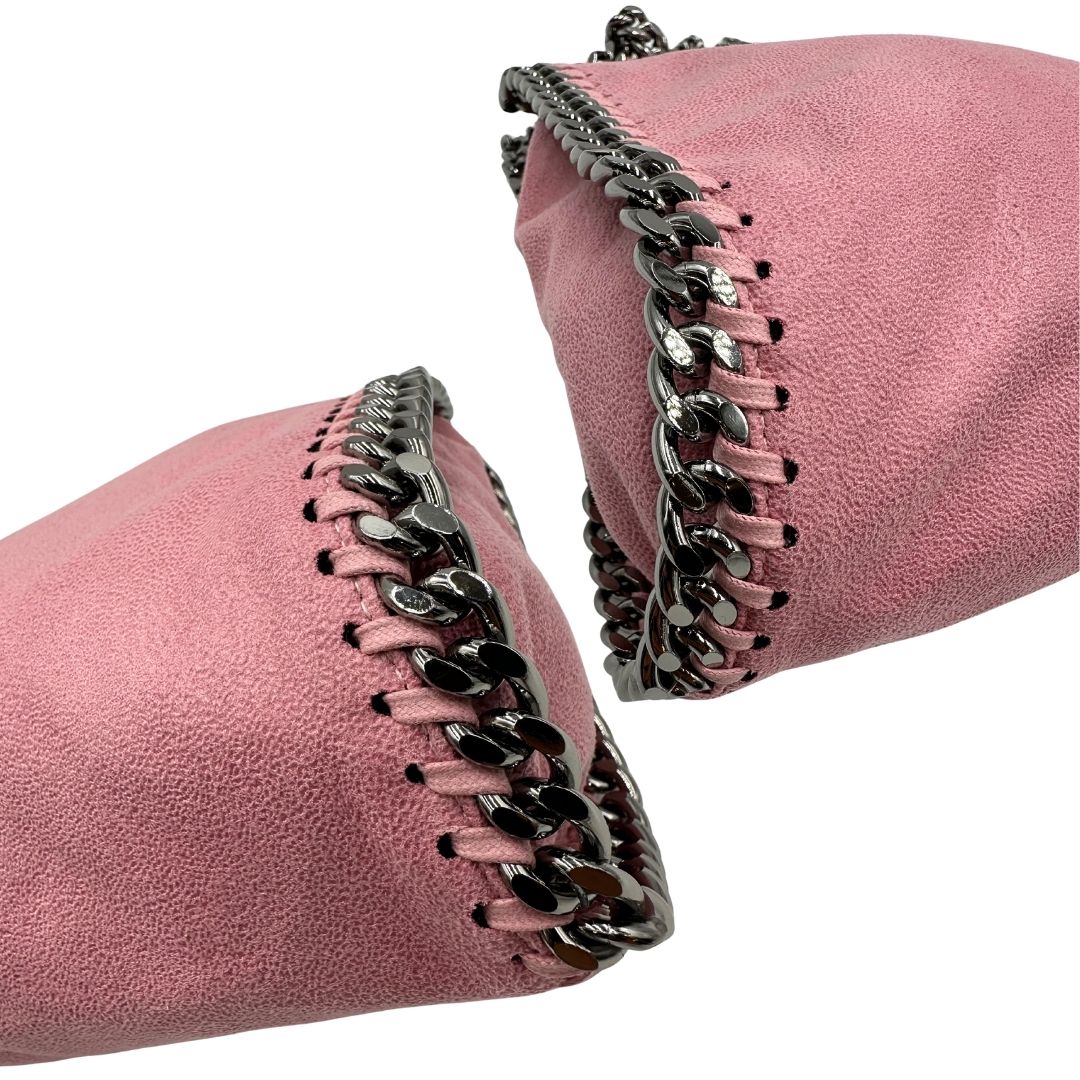 Angoli di una borsa Stella McCartney Falabella in tessuto vegano rosa con parti metalliche argentate. Completa di dustbag.