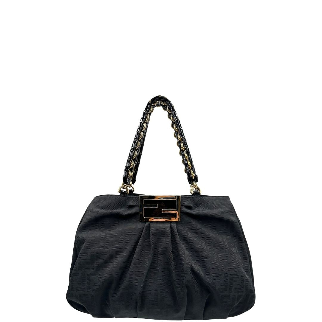 front Borsa Fendi in tessuto nero con trama Zucca con finiture in pelle tono su tono e parti metalliche dorate; munita di doppi manici in pelle e catena, di lusso, originale, ottime condizioni, usata. 