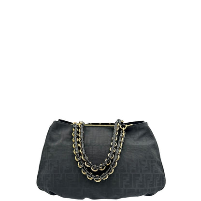 retro Borsa Fendi in tessuto nero con trama Zucca con finiture in pelle tono su tono e parti metalliche dorate; munita di doppi manici in pelle e catena, di lusso, originale, ottime condizioni, usata. 