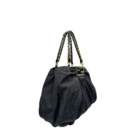 lato Borsa Fendi in tessuto nero con trama Zucca con finiture in pelle tono su tono e parti metalliche dorate; munita di doppi manici in pelle e catena, di lusso, originale, ottime condizioni, usata. 