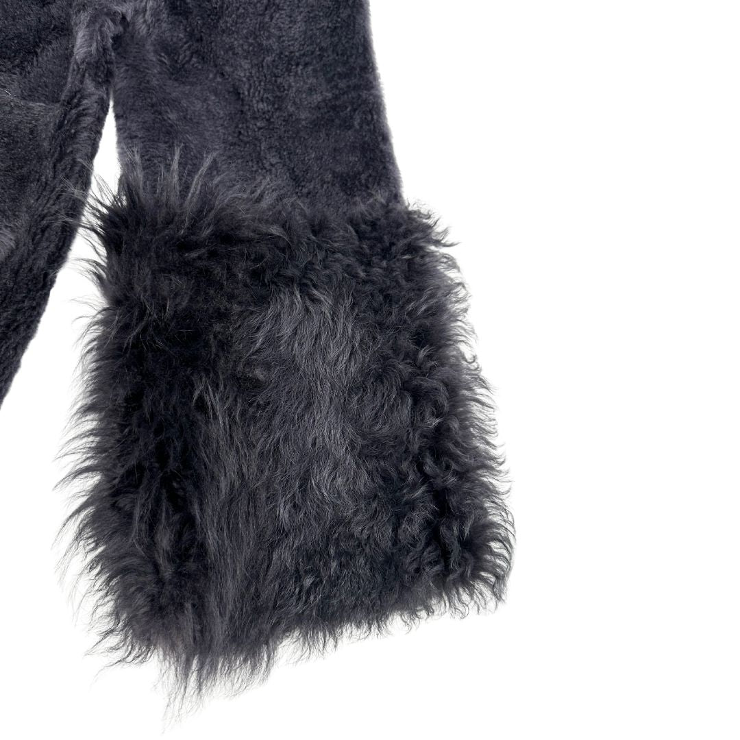 Cappotto Drome effetto pelo color blu carbone con interno in pelle, di lusso, originale, ottime condizioni, usato.