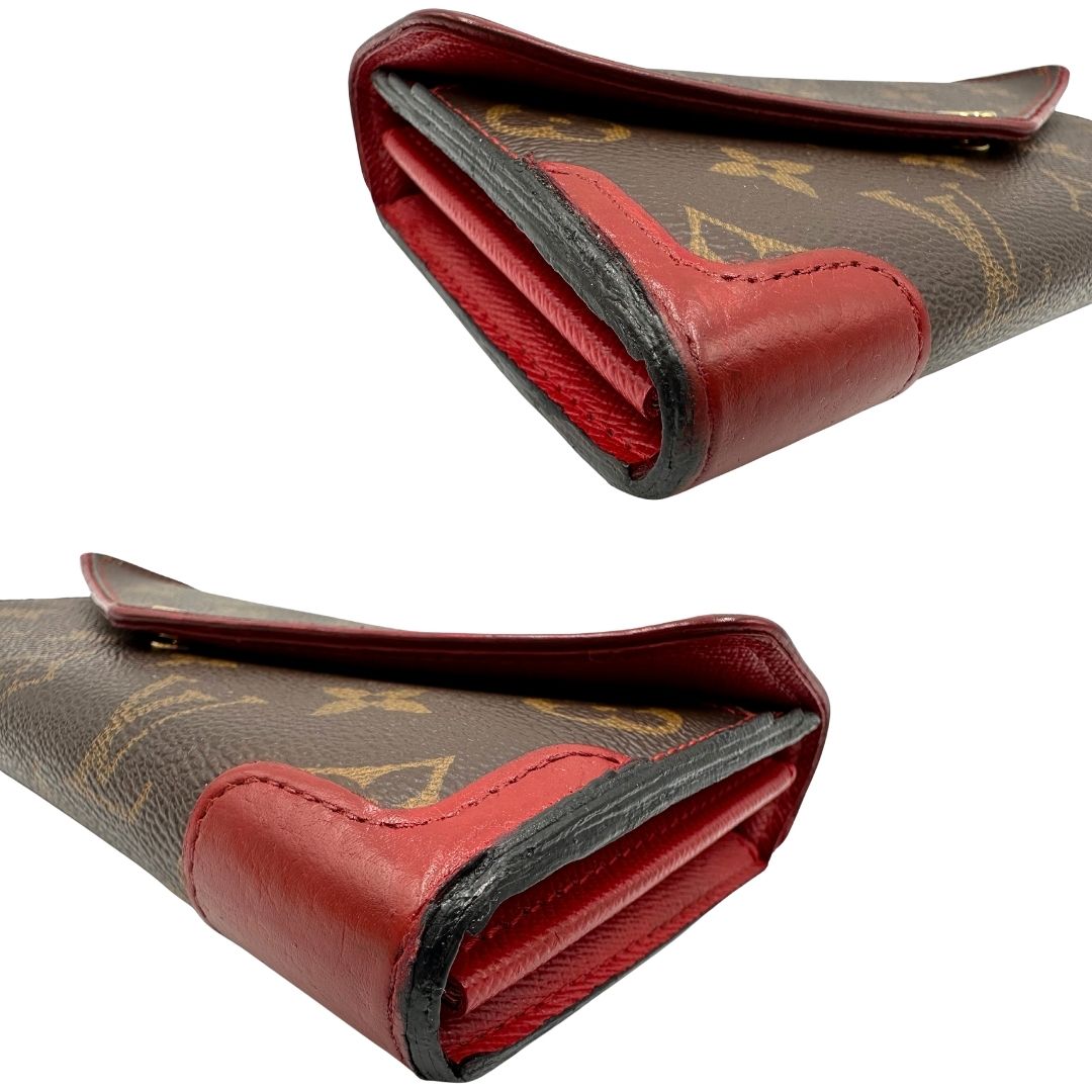 Portafoglio Louis Vuitton Sarah Retiro in canvas monogrammato marrone e finiture rosse, completo di corredo.