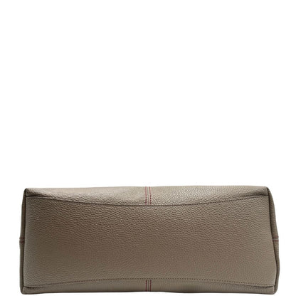 base Borsa Borbonese in pelle martellata grigia con parti metalliche dorate e cuciture rosse; munita di doppi manici. Completa di dustbag e cartellini, di lusso, originale,usata. 