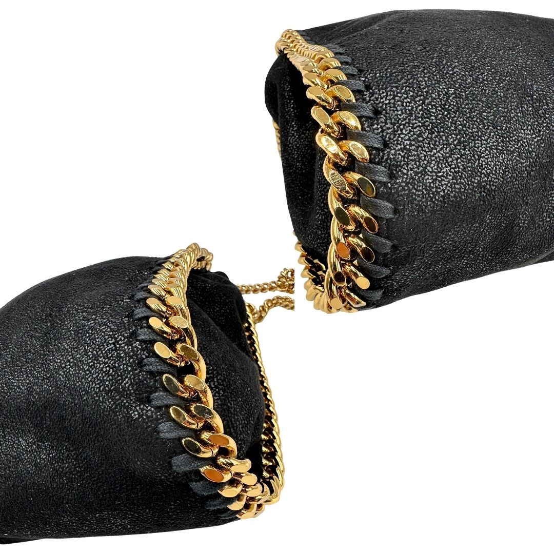 angoli Borsa Stella McCartney Falabella in tessuto vegano nero con parti metalliche dorate. Completa di dustbag e scatola, di lusso, originale, eccellenti condizioni, usata. 