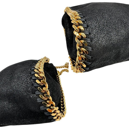 angoli Borsa Stella McCartney Falabella in tessuto vegano nero con parti metalliche dorate. Completa di dustbag e scatola, di lusso, originale, eccellenti condizioni, usata. 