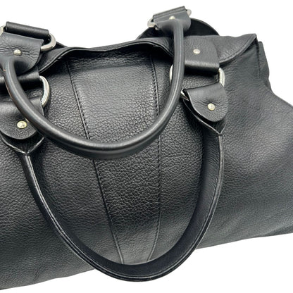 manici Borsa Fendi in pelle martellata nera con parti metalliche argentate; munita di doppi manici stondati, da portare a mano, di lusso, originale, ottime condizioni, usata. 