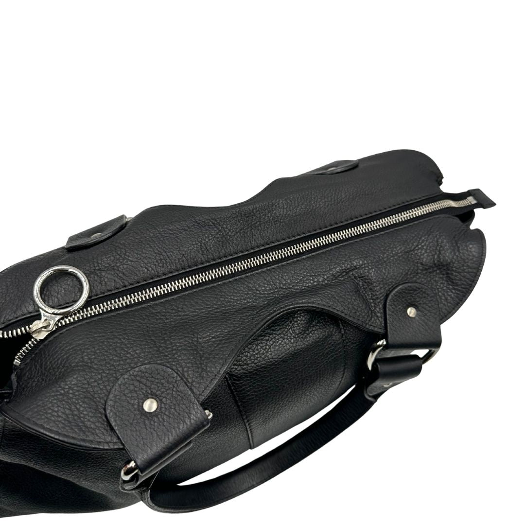 interno Borsa Fendi in pelle martellata nera con parti metalliche argentate; munita di doppi manici stondati, da portare a mano, di lusso, originale, ottime condizioni, usata. 