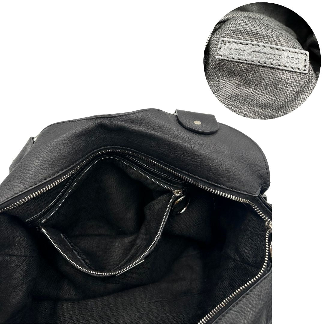 interno Borsa Fendi in pelle martellata nera con parti metalliche argentate; munita di doppi manici stondati, da portare a mano, di lusso, originale, ottime condizioni, usata. 