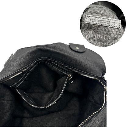 interno Borsa Fendi in pelle martellata nera con parti metalliche argentate; munita di doppi manici stondati, da portare a mano, di lusso, originale, ottime condizioni, usata. 