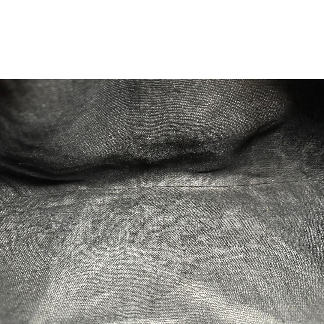 interno Borsa Fendi in pelle martellata nera con parti metalliche argentate; munita di doppi manici stondati, da portare a mano, di lusso, originale, ottime condizioni, usata. 