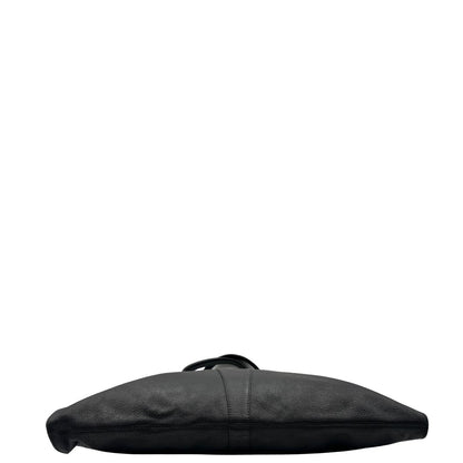 base Borsa Fendi in pelle martellata nera con parti metalliche argentate; munita di doppi manici stondati, da portare a mano, di lusso, originale, ottime condizioni, usata. 