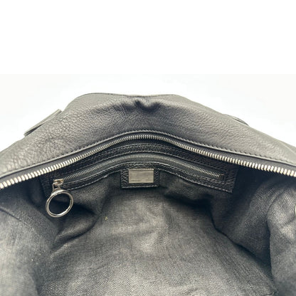 interno Borsa Fendi in pelle martellata nera con parti metalliche argentate; munita di doppi manici stondati, da portare a mano, di lusso, originale, ottime condizioni, usata. 