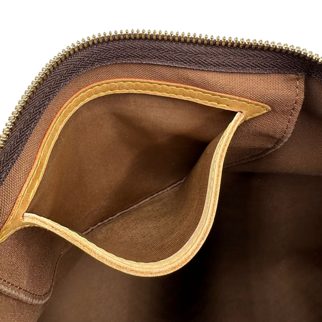 interno Borsa Louis Vuitton in canvas marrone monogram con finiture in vacchetta naturale e parti metalliche dorate; munita di doppi manici stondati. Completa di lucchetto e chiavi, di lusso, originale, ottime condizioni, usato. 