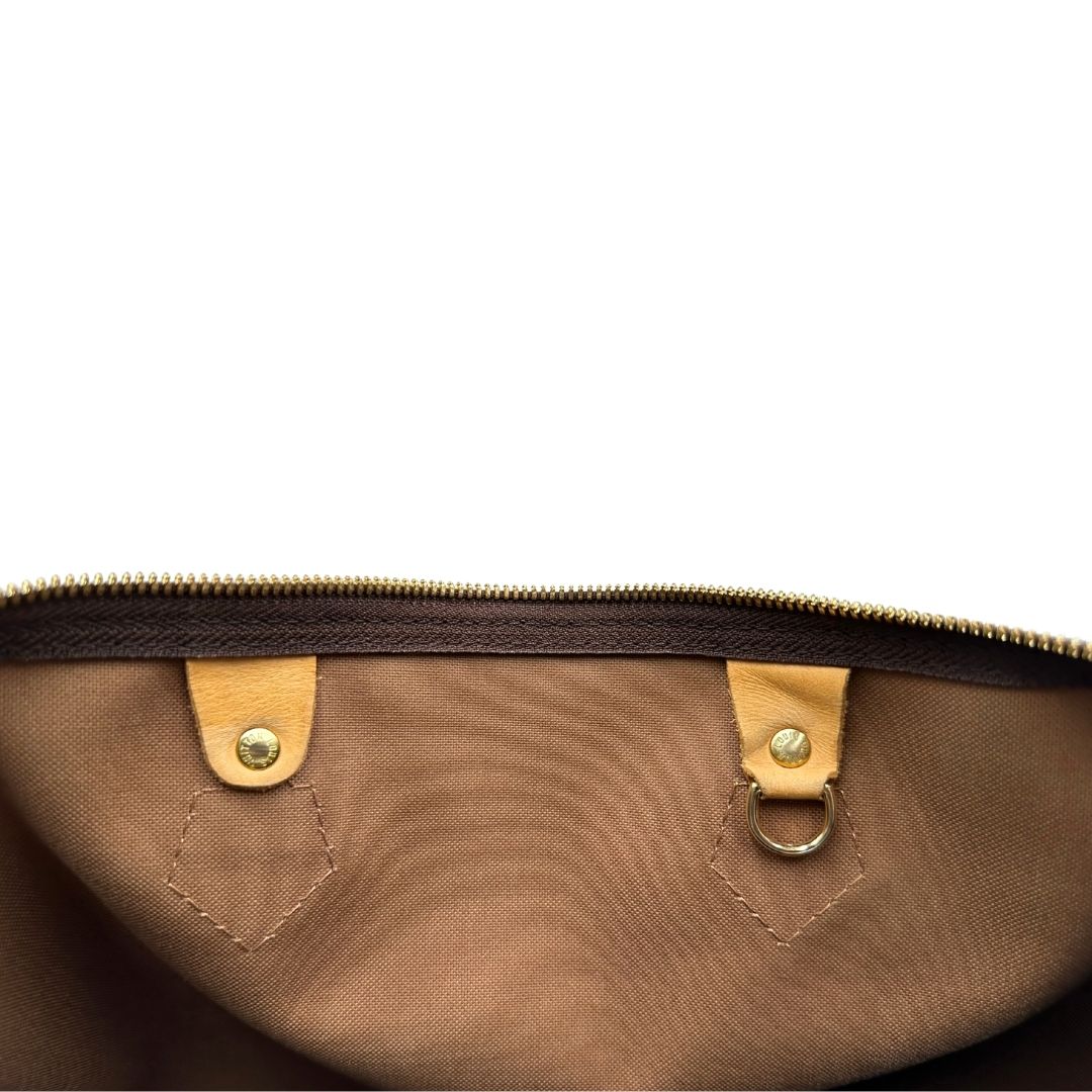 interno Borsa Louis Vuitton in canvas marrone monogram con finiture in vacchetta naturale e parti metalliche dorate; munita di doppi manici stondati. Completa di lucchetto e chiavi, di lusso, originale, ottime condizioni, usato. 