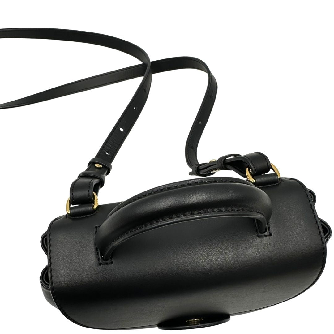 mancio  Borsa Polène in pelle nera con parti metalliche dorate; munita di un manico singolo stondato e una tracolla regolabile. Full set, di lusso, originale, ottime condizioni, usata.  