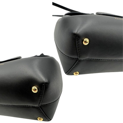 angoli  Borsa Polène in pelle nera con parti metalliche dorate; munita di un manico singolo stondato e una tracolla regolabile. Full set, di lusso, originale, ottime condizioni, usata.  