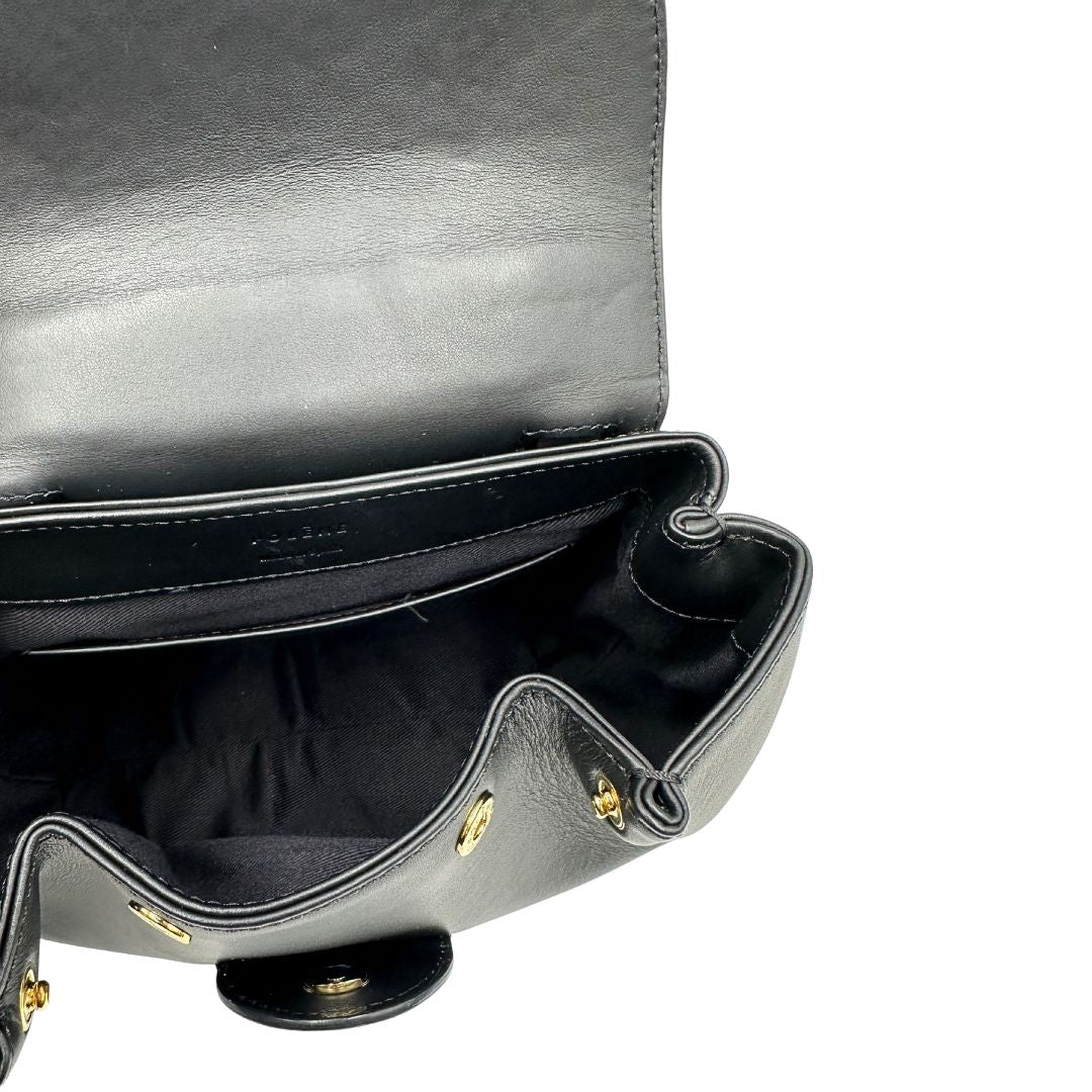 interni  Borsa Polène in pelle nera con parti metalliche dorate; munita di un manico singolo stondato e una tracolla regolabile. Full set, di lusso, originale, ottime condizioni, usata.  