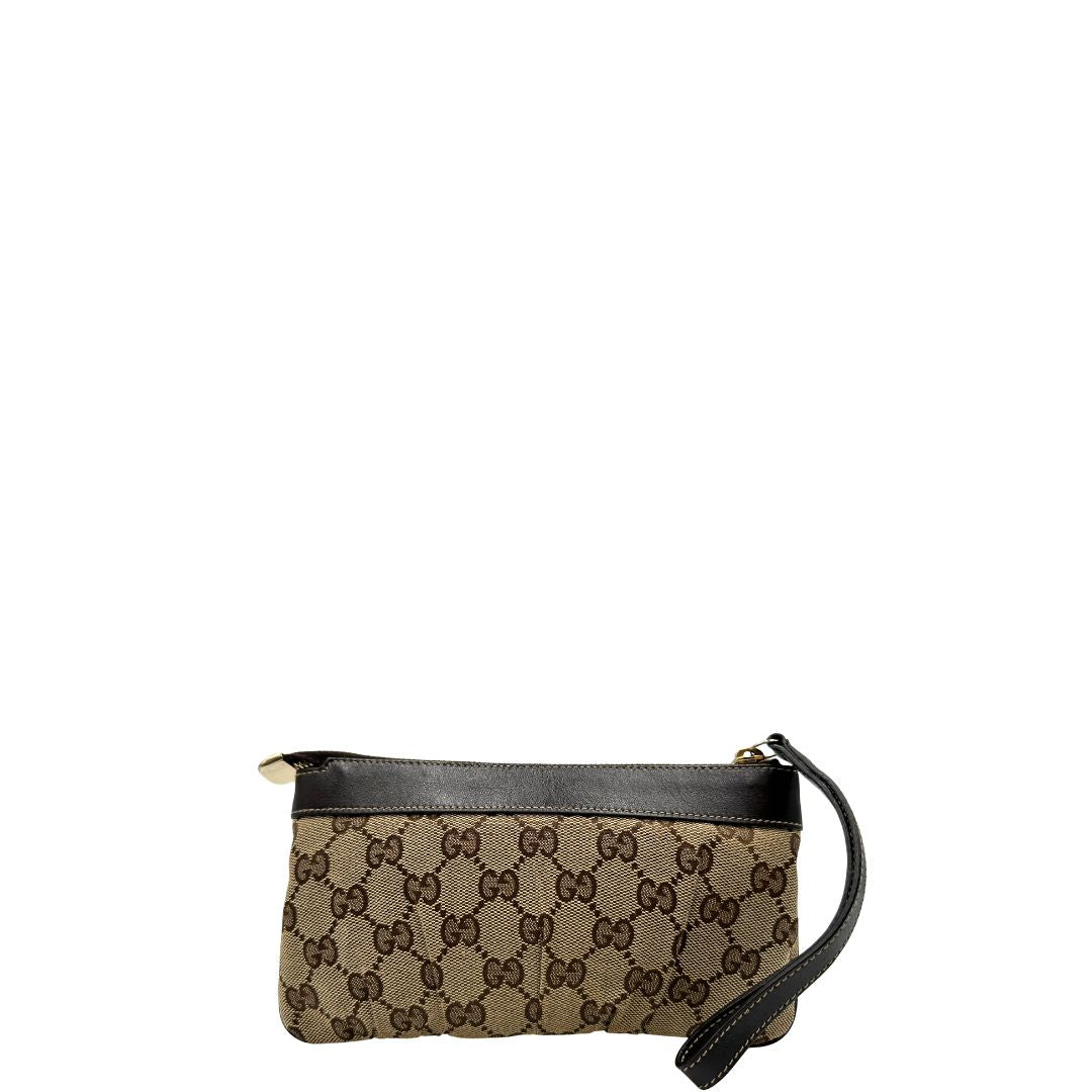 Retro di una pochette Gucci in tessuto Gucci in tessuto GG beige con finiture in pelle marrone e parti metalliche dorate; munita di un polsino, da portare a mano. Completa di dustbag.