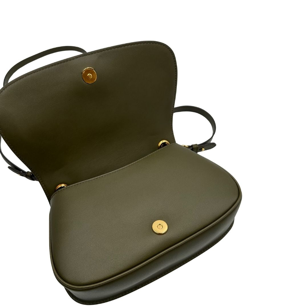 bottone  Borsa Gucci in pelle verde oliva con parti metalliche dorate; munita di un manico singolo e una tracolla amovibile e regolabile. Completa di dustbag, di lusso, originale, ottime condizioni, usata.