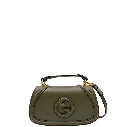 front  Borsa Gucci in pelle verde oliva con parti metalliche dorate; munita di un manico singolo e una tracolla amovibile e regolabile. Completa di dustbag, di lusso, originale, ottime condizioni, usata. 