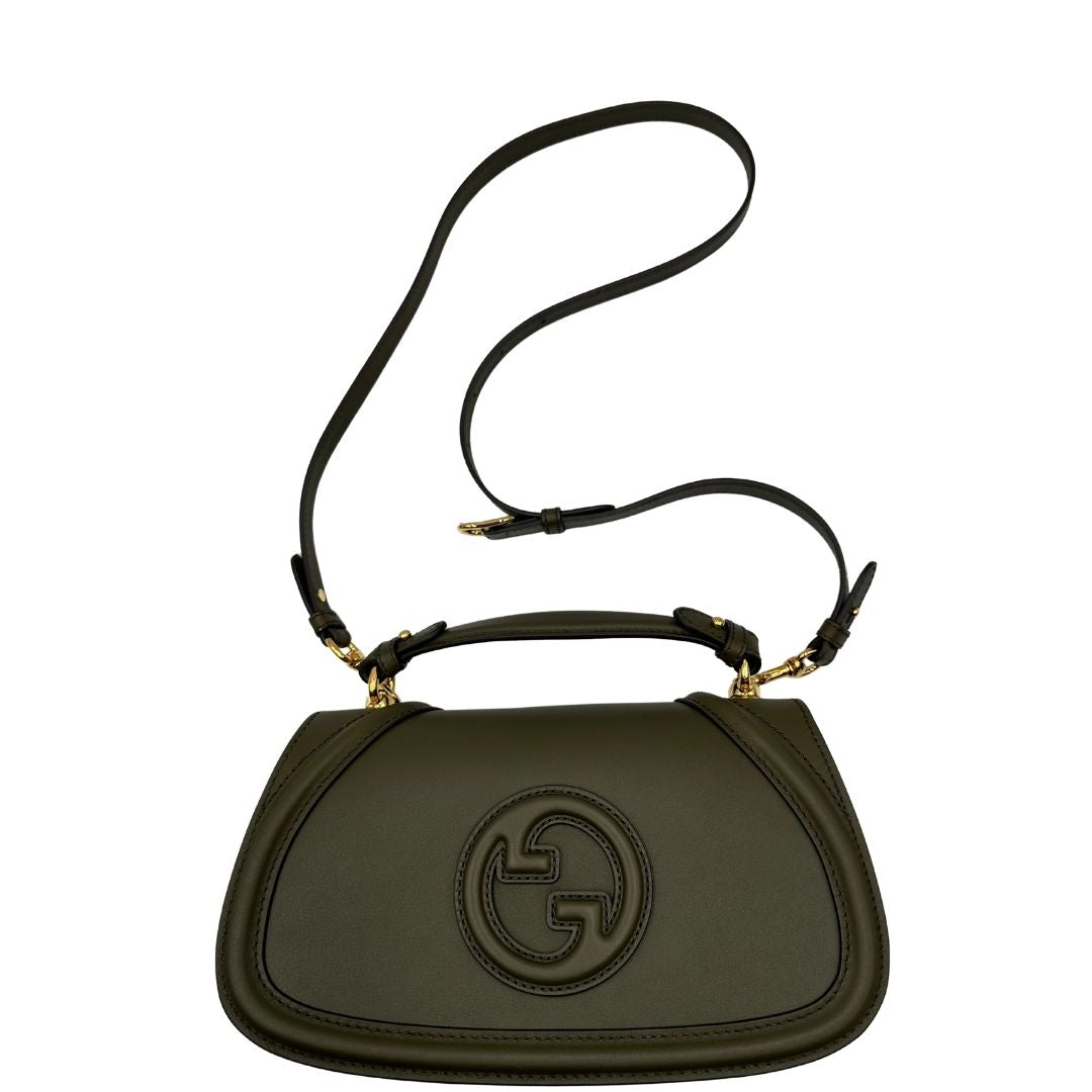  Borsa Gucci in pelle verde oliva con parti metalliche dorate; munita di un manico singolo e una tracolla amovibile e regolabile. Completa di dustbag, di lusso, originale, ottime condizioni, usata. 