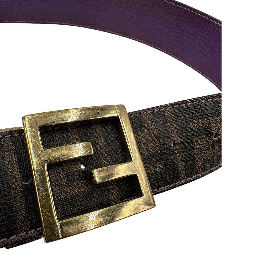 Cintura Fendi reversibile in canvas color tabacco con trama zucca e in pelle viola. Originale, usata, di lusso, in ottime condizioni.