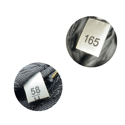 codici Borsa Prada in nylon nero con finiture in pelle tono su tono e parti metalliche dorate; munita di una tracolla regolabile in tessuto. Completa di dustbag, di lusso, originale, ottime condizioni, usata. 