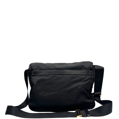 retro Borsa Prada in nylon nero con finiture in pelle tono su tono e parti metalliche dorate; munita di una tracolla regolabile in tessuto. Completa di dustbag, di lusso, originale, ottime condizioni, usata. 
