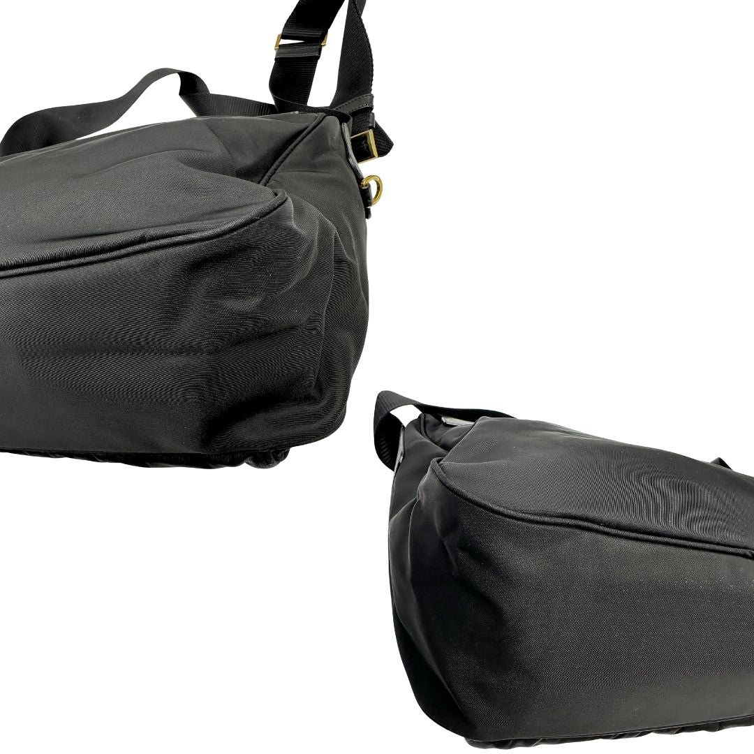 angoli Borsa Prada in nylon nero con finiture in pelle tono su tono e parti metalliche dorate; munita di una tracolla regolabile in tessuto. Completa di dustbag, di lusso, originale, ottime condizioni, usata. 