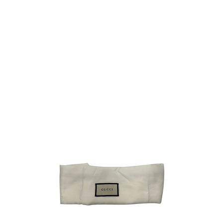 dustbag Borsa Gucci in pelle nera matelassè con finiture rosse e parti metalliche dorate; munita di una tracolla in catena con spallaccio in pelle. Completa di dustbag, di lusso, originale, ottime condizioni, usata. 