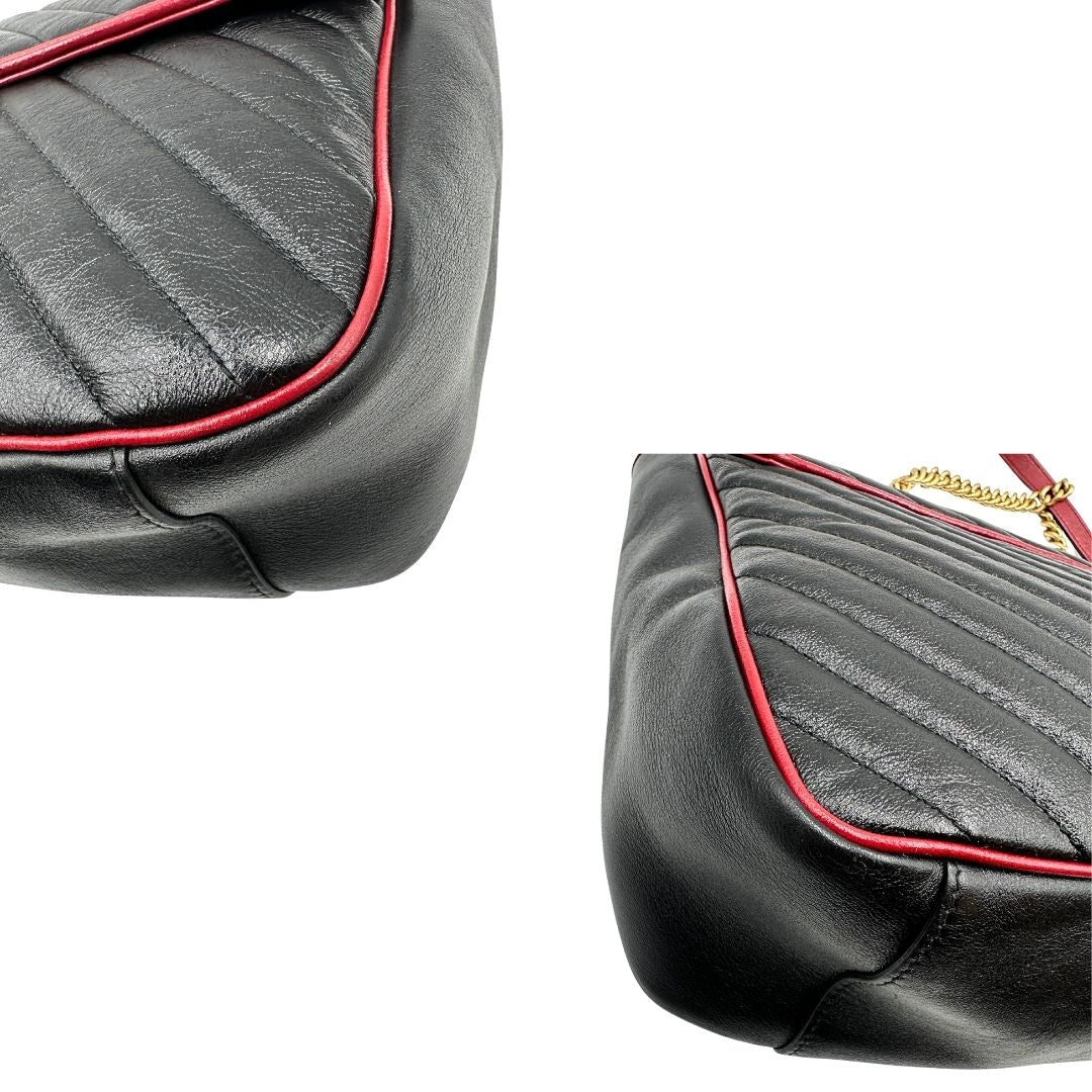angoli Borsa Gucci in pelle nera matelassè con finiture rosse e parti metalliche dorate; munita di una tracolla in catena con spallaccio in pelle. Completa di dustbag, di lusso, originale, ottime condizioni, usata. 