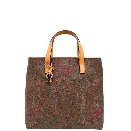 Front di una borsa Etro in canvas trama paisley in varie tonalità calde e parti in pelle beige, dettagli metallici dorati, munita di doppi manici. Indossabile a mano. Completa di dustbag e charm decorativo amovibile.
