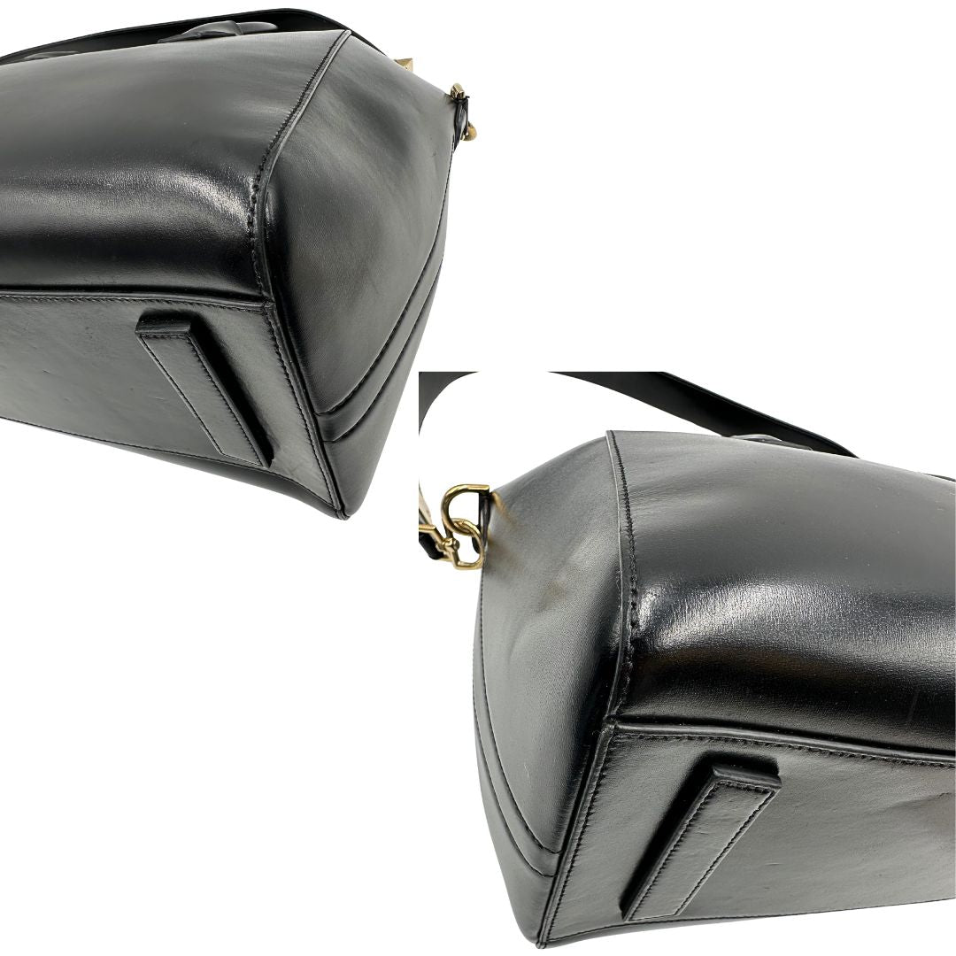 Angoli di una borsa Givenchy Antigona in pelle nera munita di doppi manici stondati, parti metalliche dorate e una tracolla non amovibile e non regolabile.