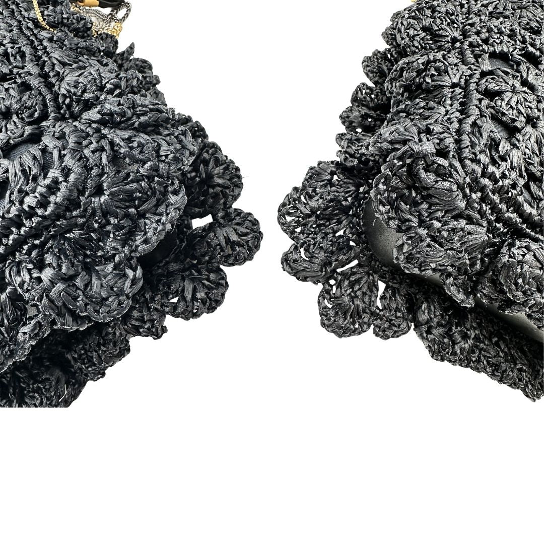 angoli  Borsa Dolce & Gabbana in rafia e pelle nera, dalla struttura morbida e capiente, di lusso, originale, ottime condizioni, usata. 