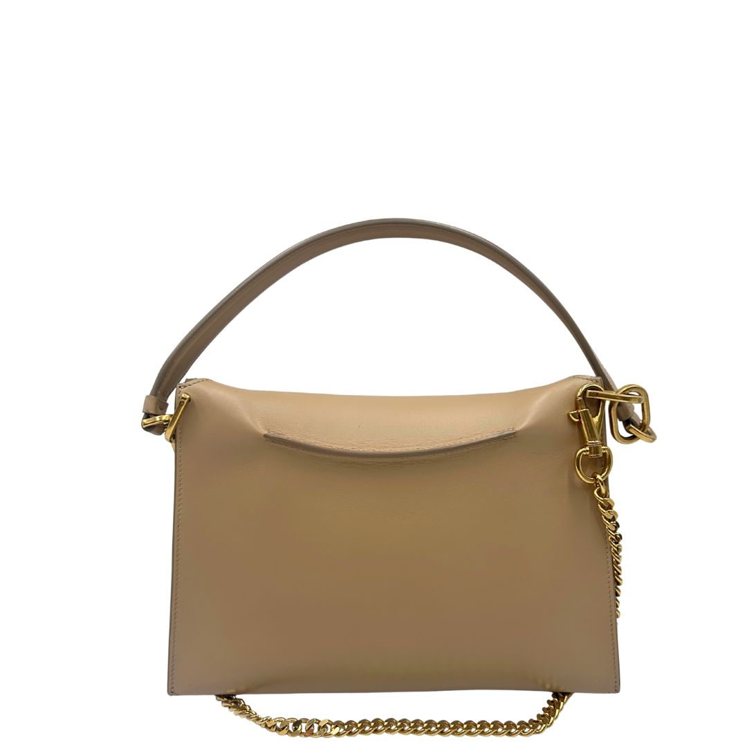 Borsa Tod's in pelle beige con parti metalliche dorate; munita di un manico singolo in pelle e un manico singolo in catena amovibile, indossabile a spalla. Completa di dustbag, di lusso, originale, ottime condizioni.