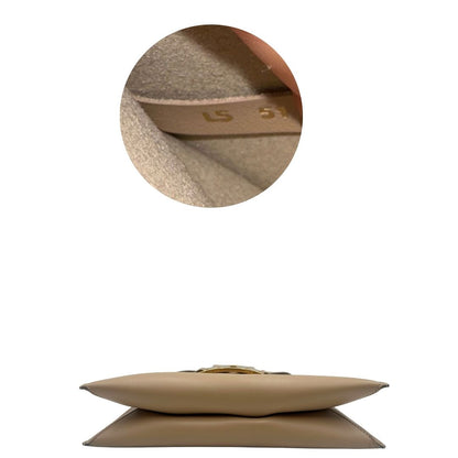 base Borsa Tod's in pelle beige con parti metalliche dorate; munita di un manico singolo in pelle e un manico singolo in catena amovibile, indossabile a spalla. Completa di dustbag, di lusso, originale, ottime condizioni. 