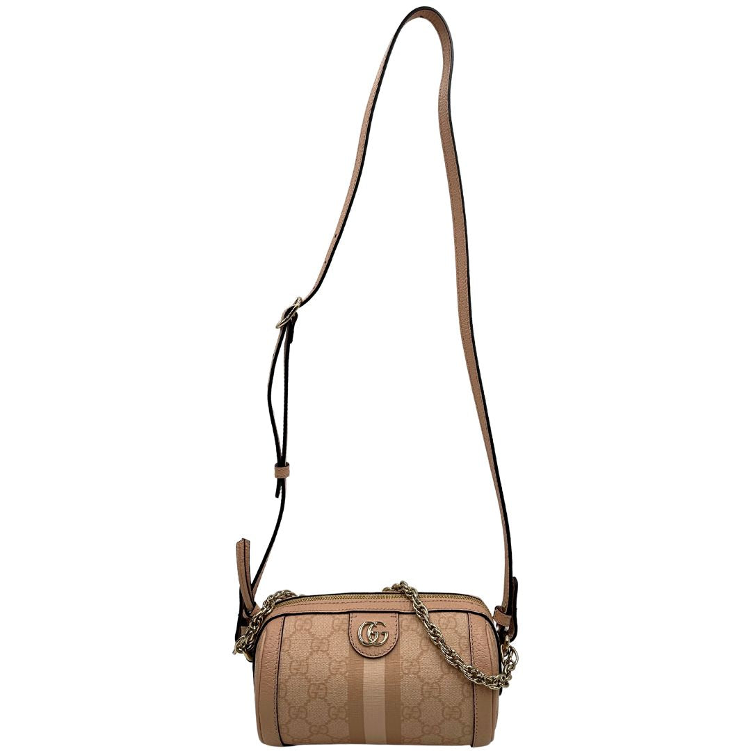 front Borsa Gucci in canvas color cipria GG con parti metalliche dorate; munita di un manico singolo in catena e una tracolla amovibile e regolabile. Completa di dustbag, di lusso, originale, eccellenti condizioni. 