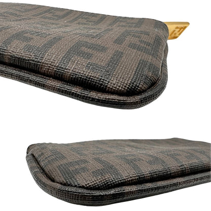 Angoli di un Portamonete Fendi in canvas trama Zucchino color tabacco, con chiusura a zip dorata.