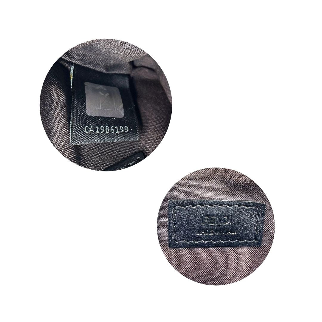 Codici di un Portamonete Fendi in canvas trama Zucchino color tabacco, con chiusura a zip dorata.