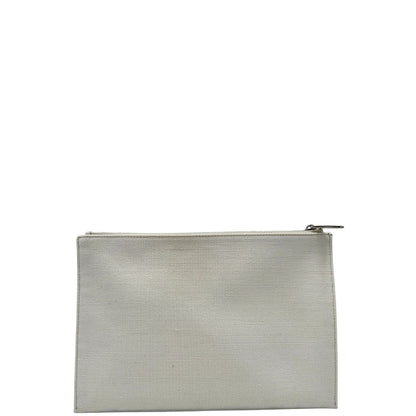 Retro di una pochette Dior in tela bianco latte con stampa motivo floreale multicolore e parti metalliche argentate. Munita di dustbag.