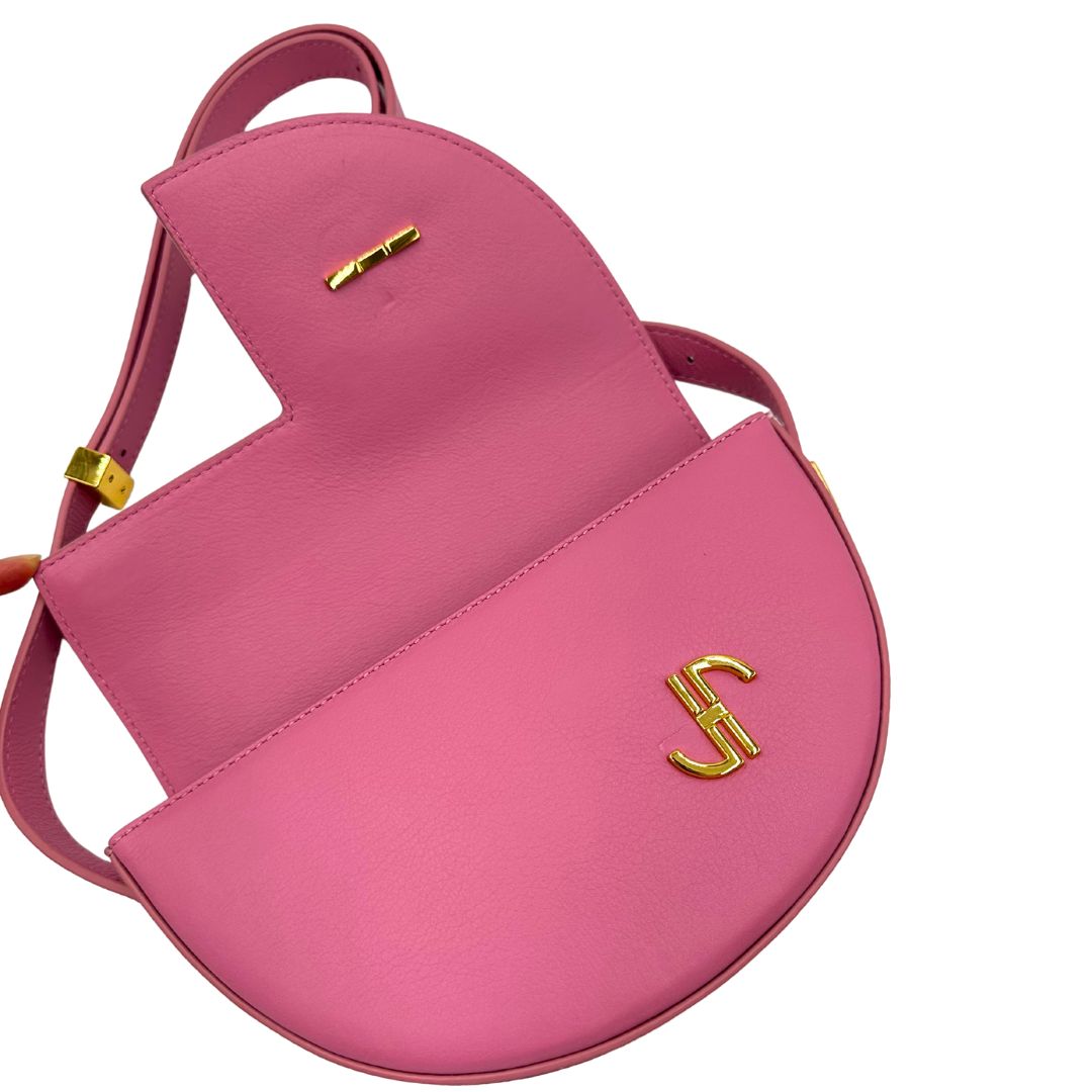 interno Borsa Patou in pelle rosa con parti metalliche dorate; munita di una tracolla regolabile. Completa di dustbag, di lusso, eccellenti condizioni, usata. 