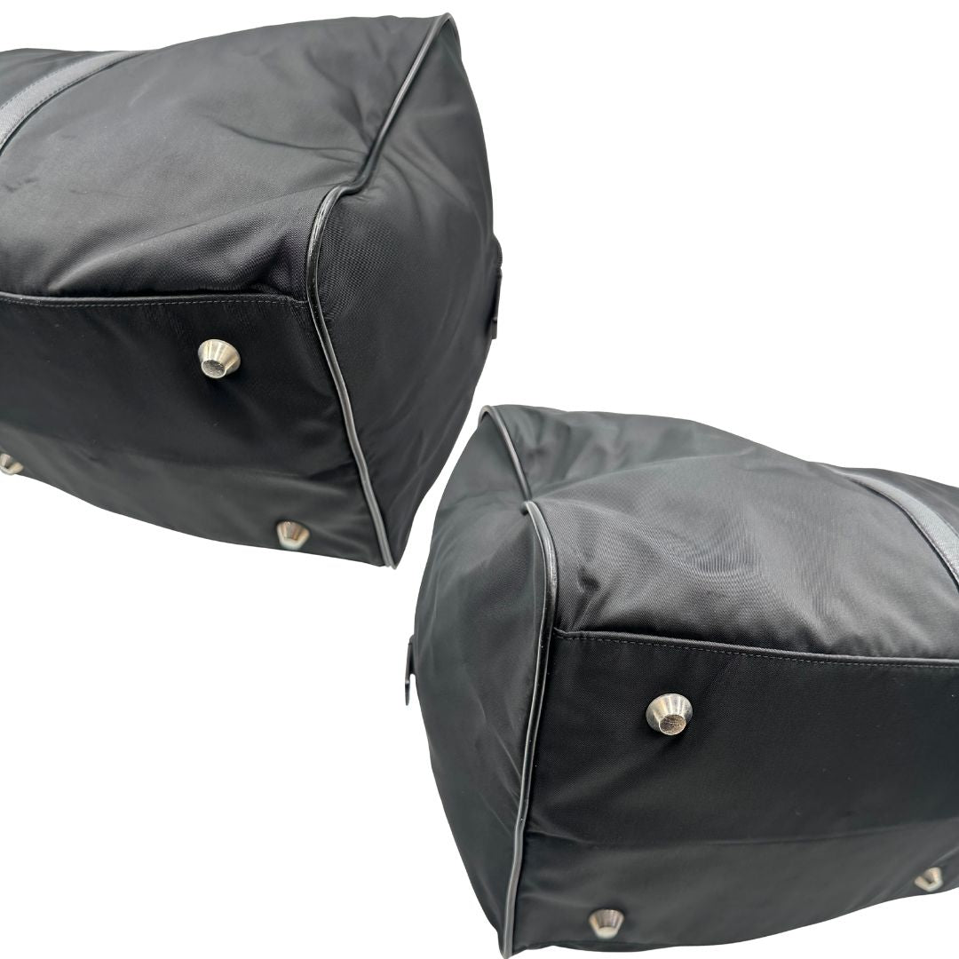 Angoli di un borsone Prada in nylon nero con finiture in pelle Saffiano tono su tono e parti metalliche argentate. Completo di dustbag, tag porta address e lucchetto. Indossabile a mano.