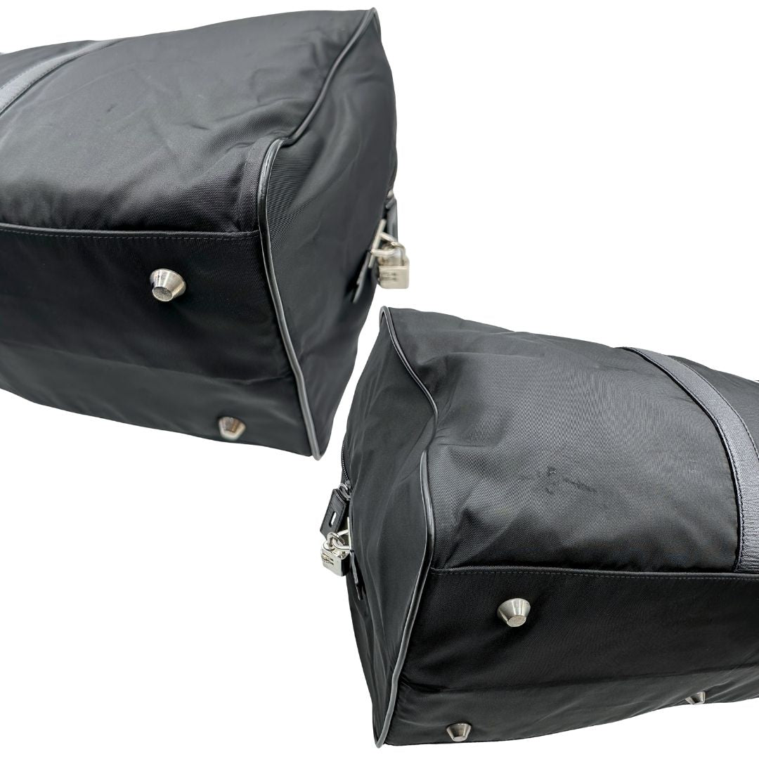 Angoli di un borsone Prada in nylon nero con finiture in pelle Saffiano tono su tono e parti metalliche argentate. Completo di dustbag, tag porta address e lucchetto. Indossabile a mano.