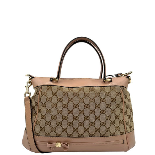 Front Borsa Mayfair Gucci in tessuto beige cn trama GG e finiture in pelle rosa, parti metalliche dorate e munita di doppi manici e tracolla regolabile e amovibile. Originale, di lusso, usato. 