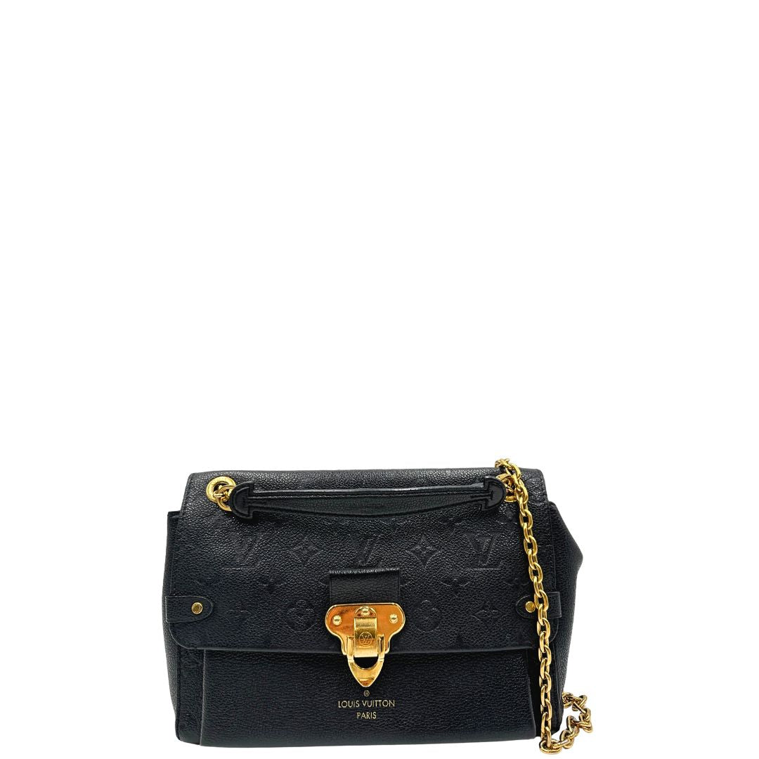 Front di una una borsa Louis Vuitton in pelle blu notte Monogram Empreinte, con parti metalliche dorate; munita di una tracolla scorrevole con spallacci in pelle. Completa di scatola.