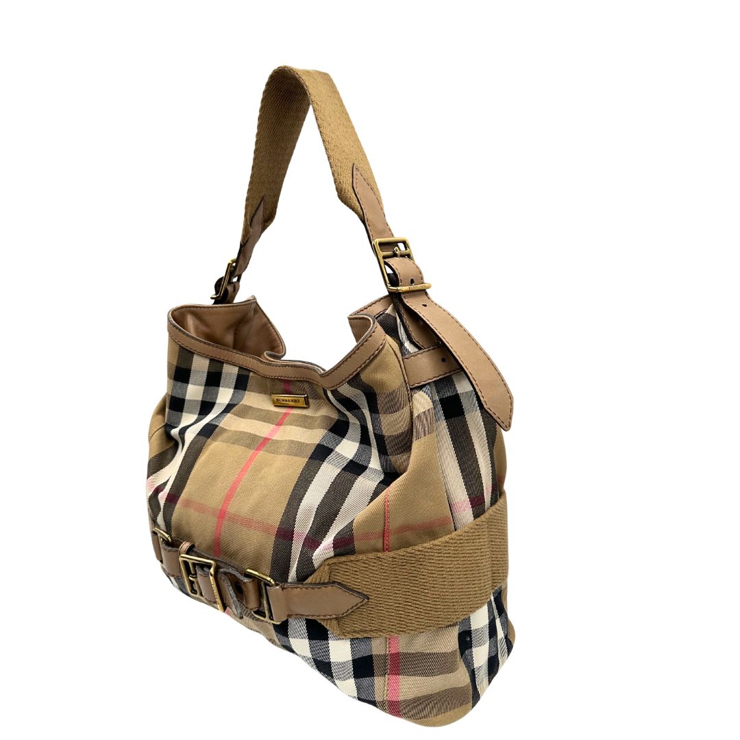 lato  Borsa Burberry in tessuto tartan beige con parti metalliche dorate; munita di un manico singolo, indossabile a spalla, di lusso, originale, ottime condizioni, usata. 