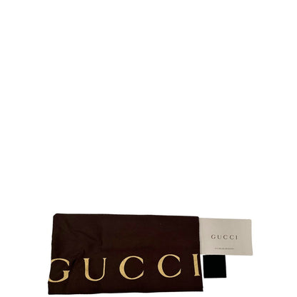 Dustbag di una borsa Gucci in tessuto nero GG con finiture in pelle tono su tono e parti metalliche argentate; munita di doppi manici, indossabile a spalla.