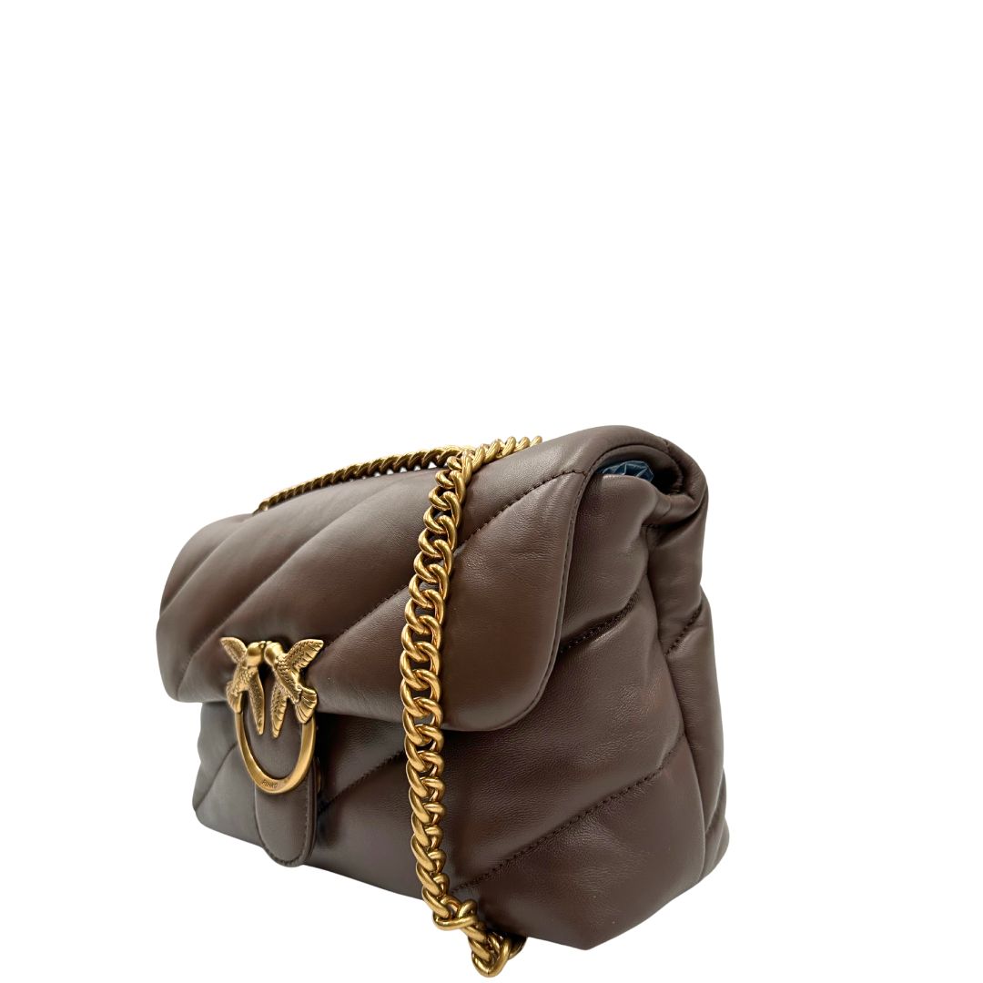 lato  Borsa Pinko in pelle matelassè marrone con parti metalliche dorate; munita di di una tracolla scorrevole con spallaccio in pelle, di lusso, originale, eccellenti condizioni, usata. 