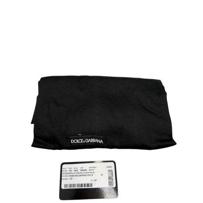 Dustbag di una borsa D&G in pelle nera con stampa melograni e parti metalliche dorate; munita di un manico rigido fisso e una tracolla in pelle regolabile ed amovibile.